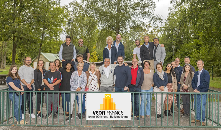 En grupp människor som arbetar hos Veda France