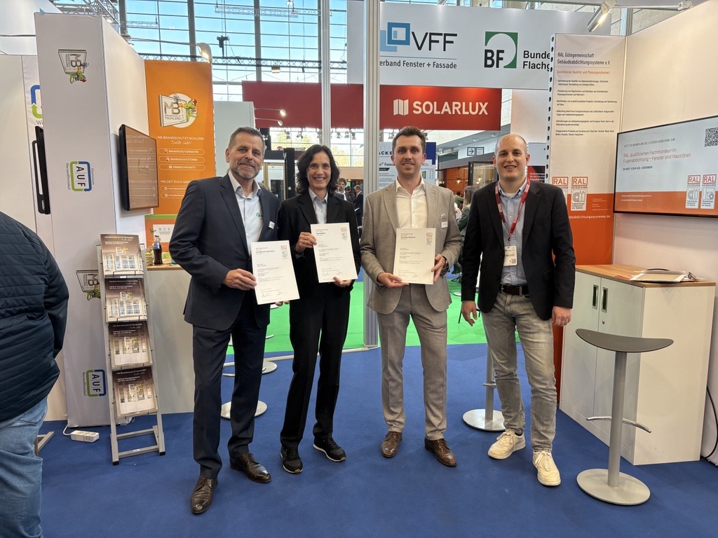 Übergabe der RAL-Gütezeichen auf der Fensterbau Frontale 2026