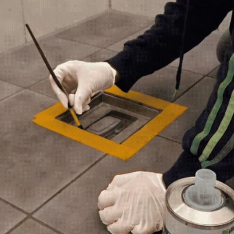 Sanitaire drain reinigen, primeren en kitten met illbruck